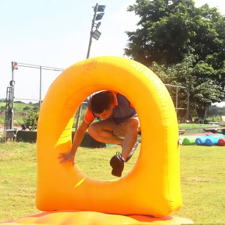 大型充气障碍跑,趣味与运动同步进行 大型充气障碍跑,趣味与运动同步进行