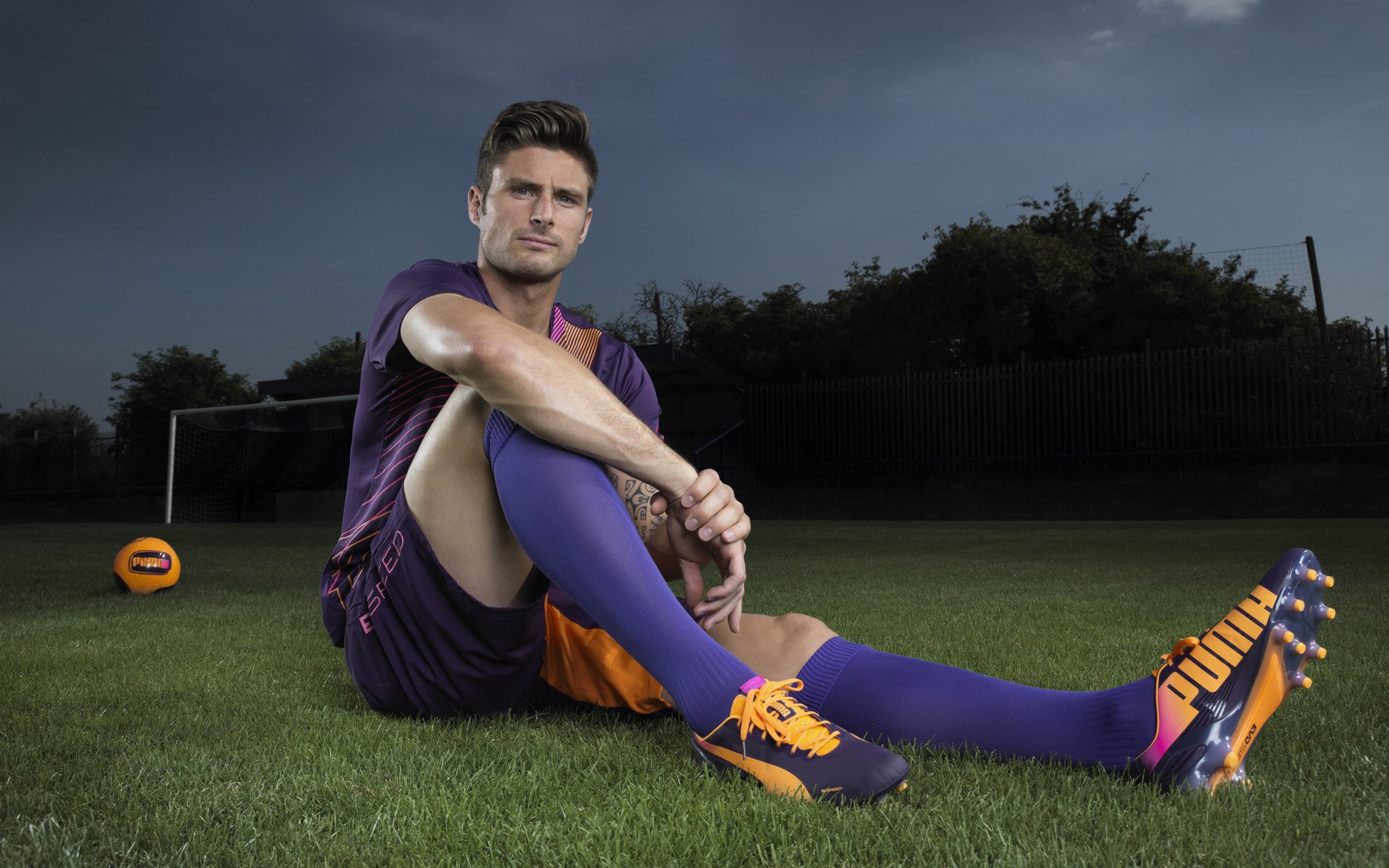 _夜幕城市骑行：灯火中的速度狂欢_，骑行夜景